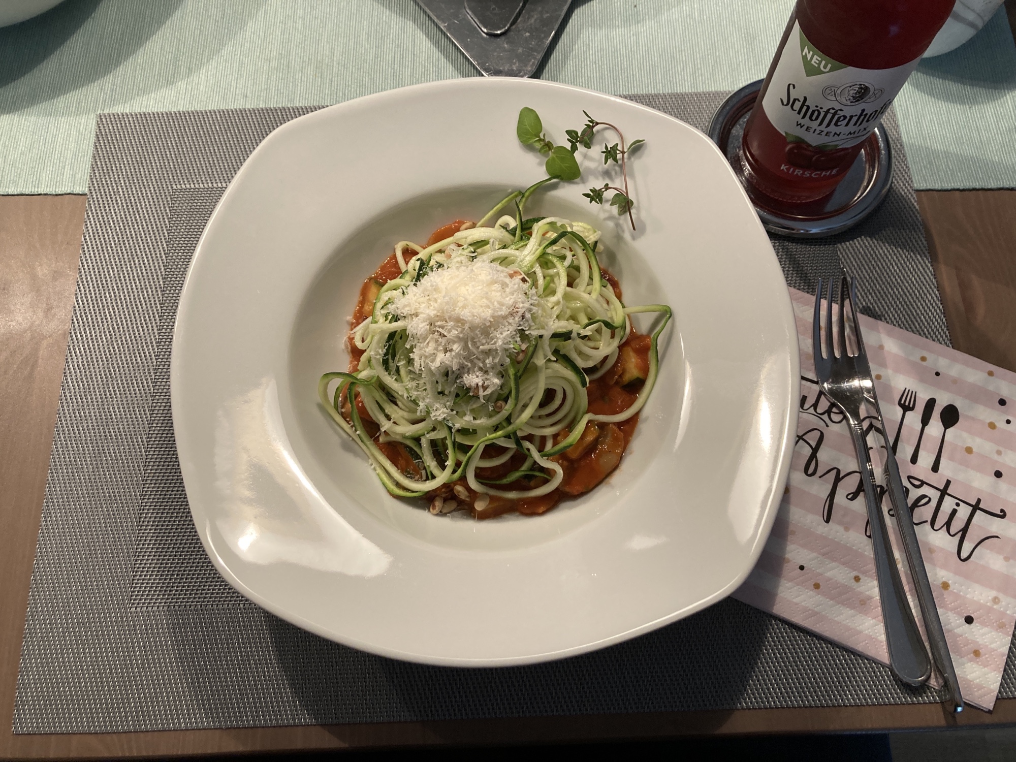 Zucchini Spaghetti in Tomatencreme (Zudeln)